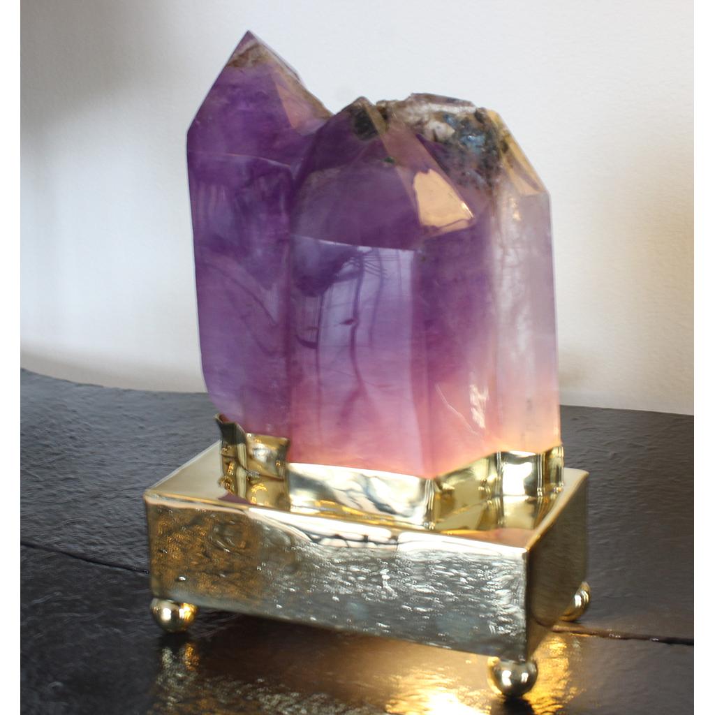 AMETHYSTE SOCLE LUMINEUX LAITON 
