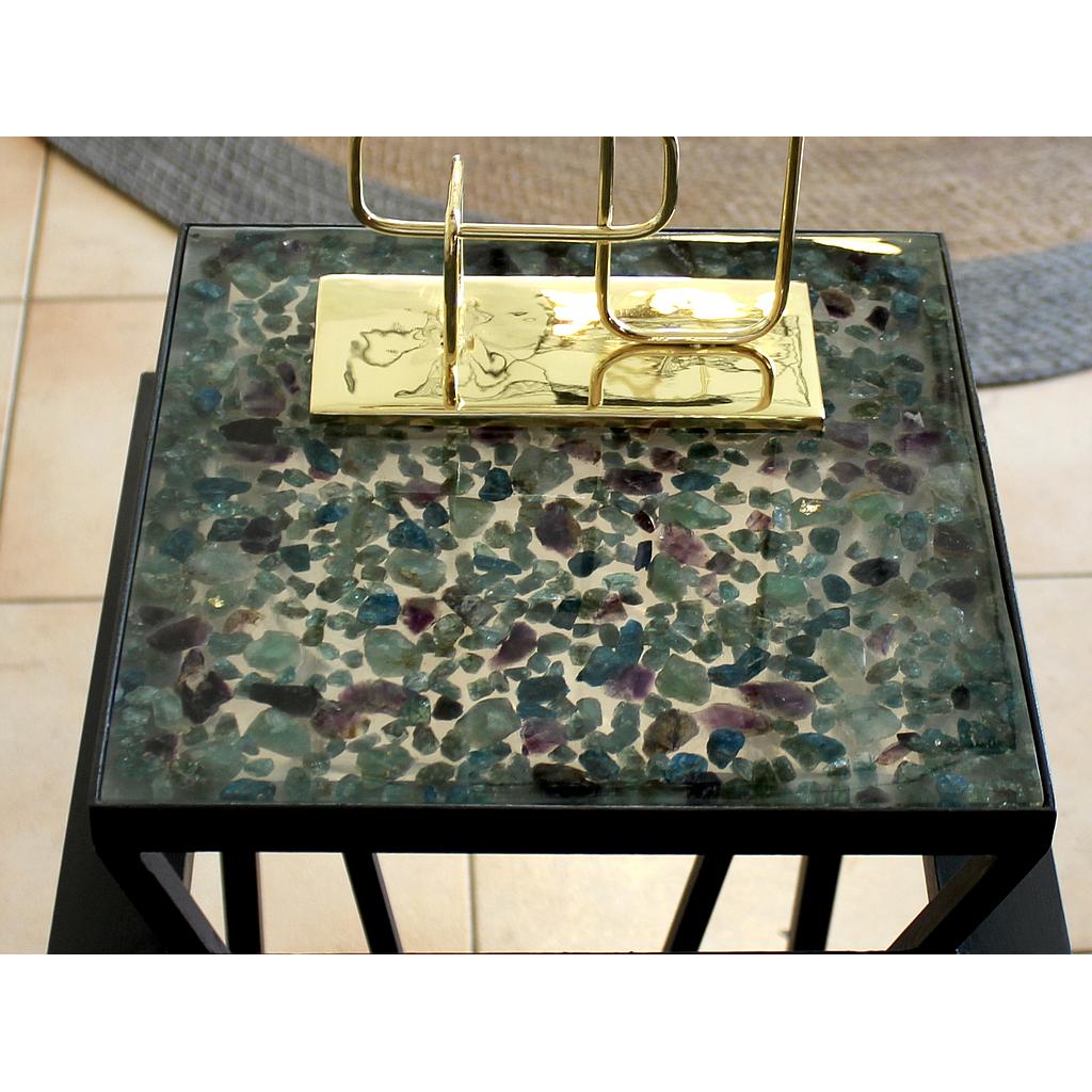 BC PYRAMIDE PLATEAU RESINE ET MINERAUX 27 X 27 CM